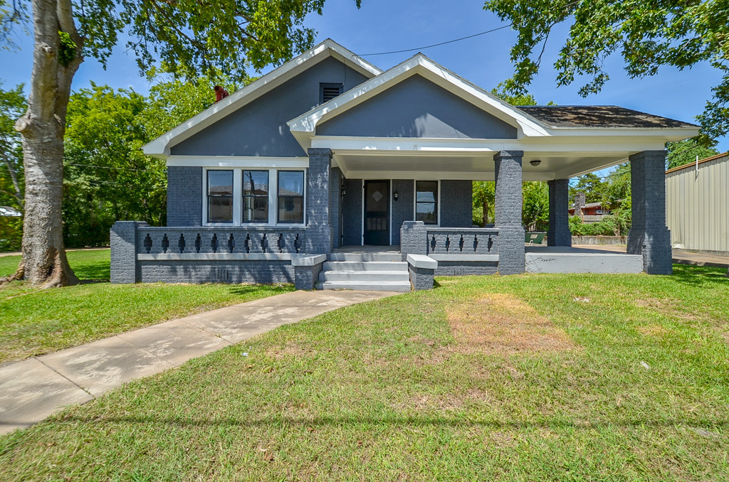 404 W Main St in Bellville, TX - Foto de edificio