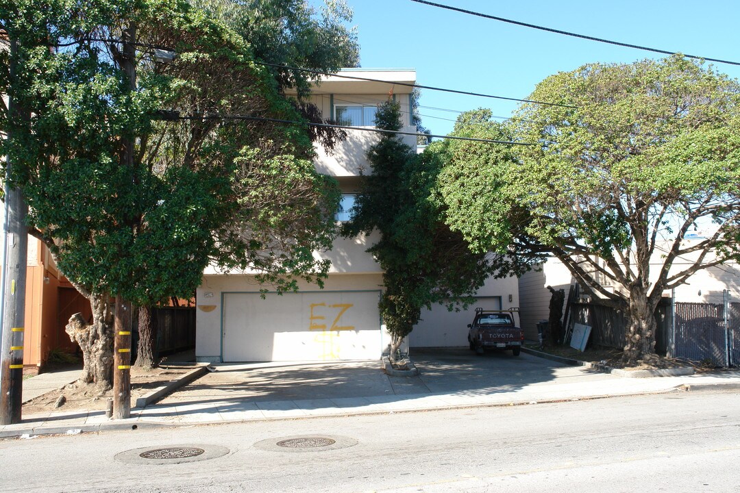 591 Huntington Ave in San Bruno, CA - Building Photo