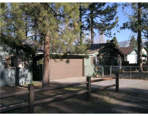 936 Greenway Dr in Big Bear City, CA - Building Photo