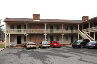 Chateaux Apartments in Asheboro, NC - Building Photo - Building Photo