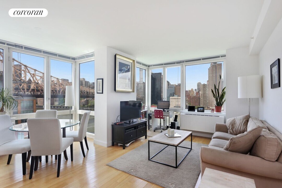 415 Main St in New York, NY - Building Photo