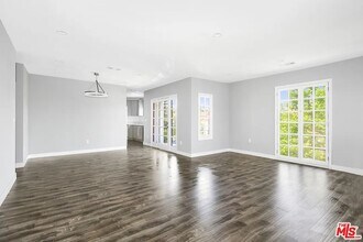 1048-1050 Meadowbrook Ave in Los Angeles, CA - Building Photo - Building Photo