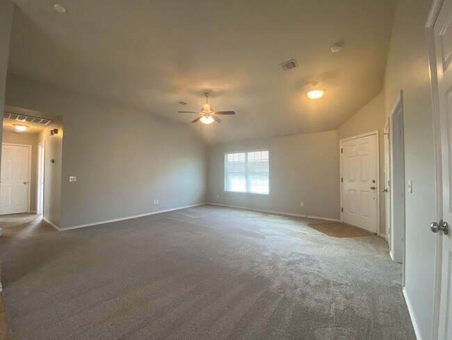 12033 NW 133rd Terrace in Piedmont, OK - Foto de edificio - Building Photo