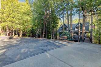 644 N Grass Valley Rd in Lake Arrowhead, CA - Building Photo - Building Photo