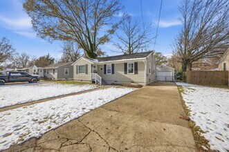 723 Woodfin Rd in Newport News, VA - Building Photo - Building Photo