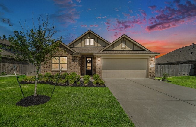 property at 15207 Lakewood Ave