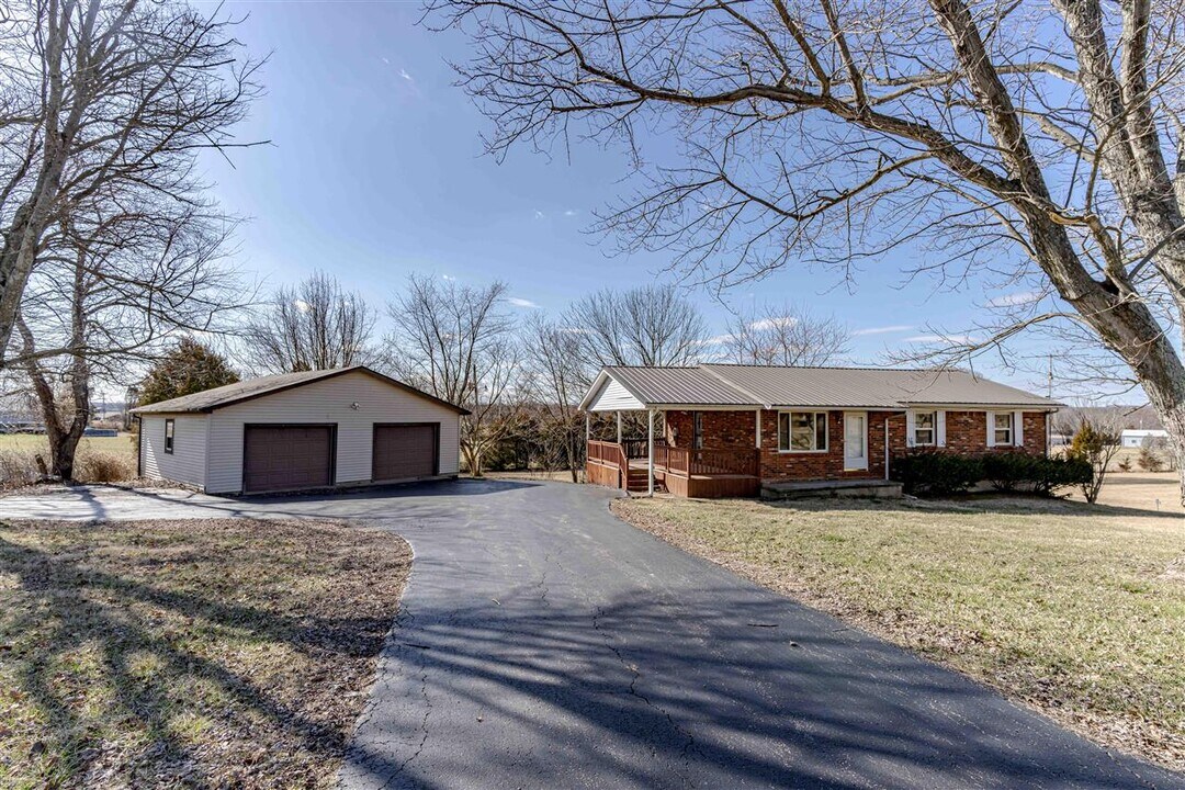 85 Echo Trail in Brandenburg, KY - Building Photo