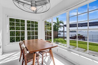 8 Century Ln in Miami Beach, FL - Building Photo - Building Photo