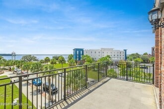 105 N 2nd St in Palatka, FL - Foto de edificio - Building Photo