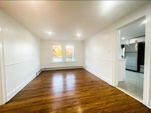 78 Dora Street in Stamford, CT - Building Photo - Interior Photo