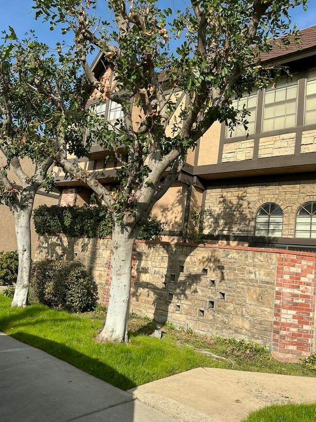 property at 852 N Monterey St