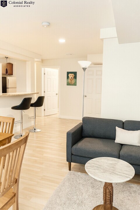 10 Strathmore Rd in Brookline, MA - Foto de edificio