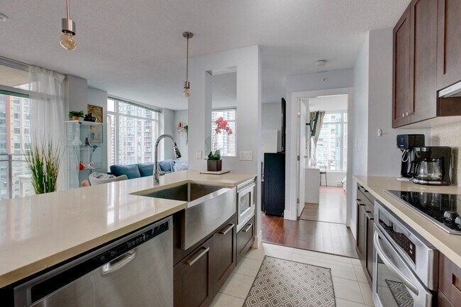 880 Homer St in Vancouver, BC - Building Photo - Building Photo