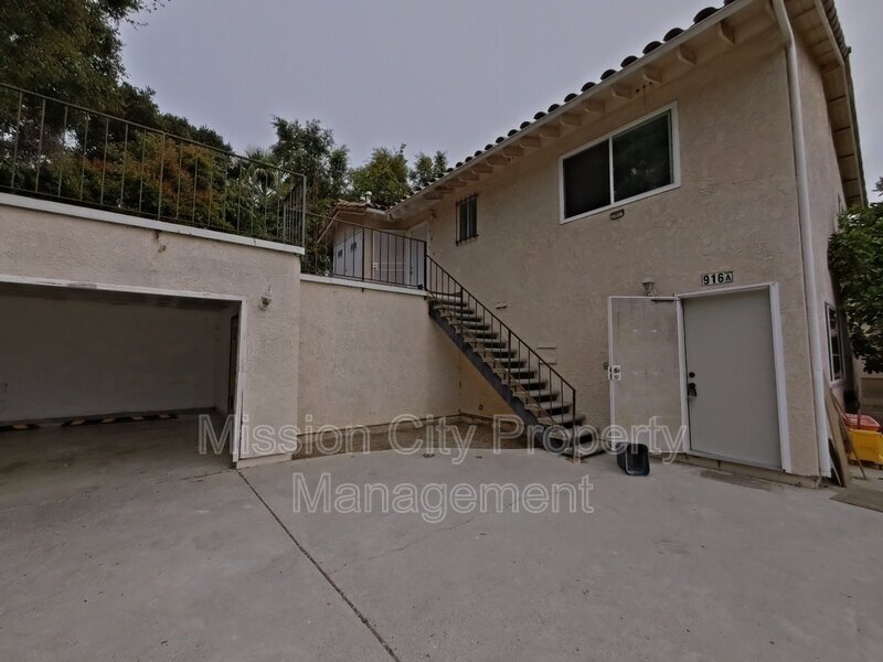 916 San Andres St in Santa Barbara, CA - Building Photo