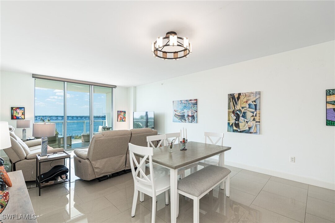 3000 Oasis Grand Blvd in Ft. Myers, FL - Building Photo
