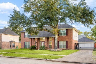 18311 Oak Hampton Dr in Houston, TX - Building Photo - Building Photo