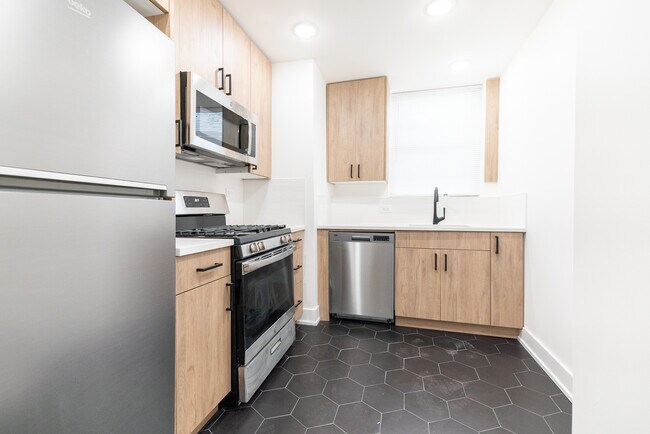1356 W Granville Ave in Chicago, IL - Building Photo - Building Photo