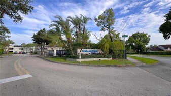 13255 SW 88th Ln in Miami, FL - Building Photo
