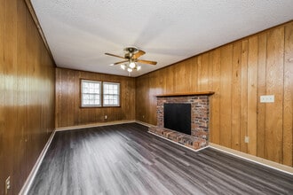 100 Chriswood Ave in Thomasville, NC - Building Photo - Building Photo