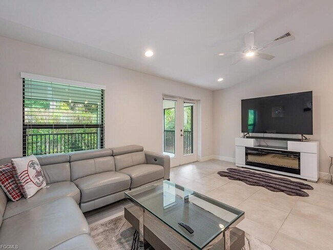 1334 Center Ln in Naples, FL - Building Photo - Building Photo