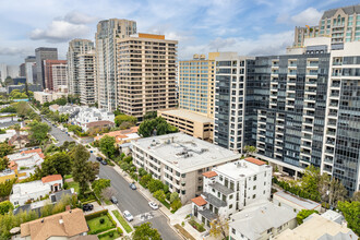 Ashton Square in Los Angeles, CA - Building Photo - Building Photo