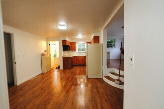 56 Pleasant St, Unit 1 in Concord, NH - Building Photo - Building Photo