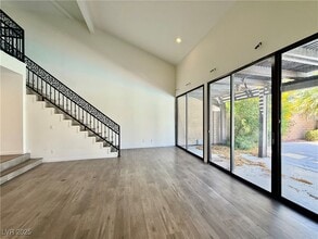 920 Pinehurst Dr in Las Vegas, NV - Building Photo - Building Photo