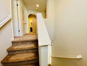 1323 Joy Dr in Clovis, CA - Building Photo - Building Photo