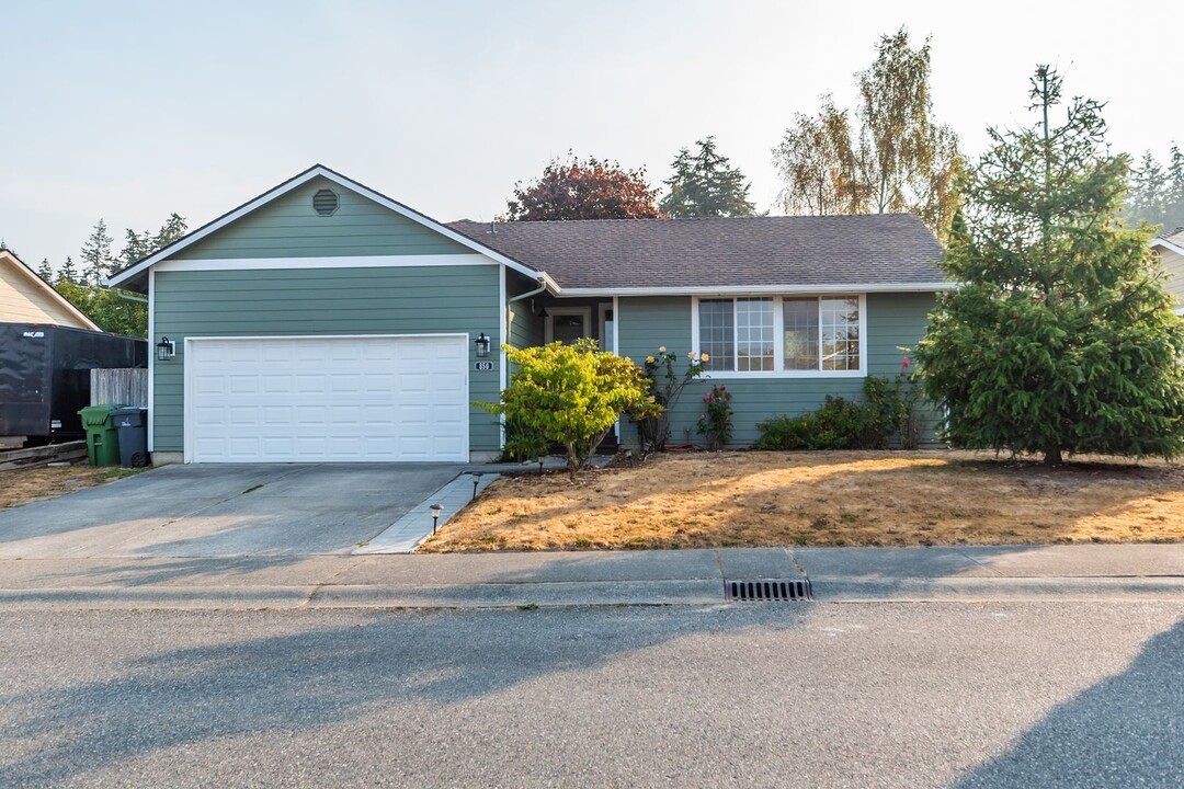 850 NW Quarterdeck Loop in Oak Harbor, WA - Building Photo