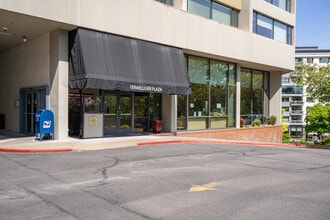 Parkview at Terwilliger Plaza in Portland, OR - Foto de edificio - Building Photo