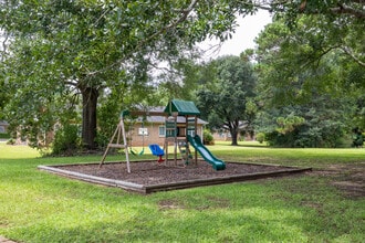Oak Hill Apartments in Foley, AL - Building Photo - Building Photo