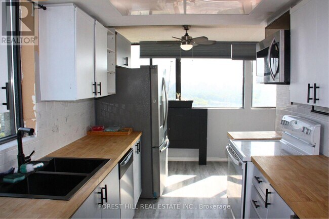 133 Torresdale Ave in Toronto, ON - Building Photo - Building Photo