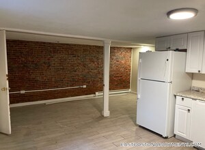 31 Chelsea St, Unit B in Boston, MA - Building Photo - Building Photo