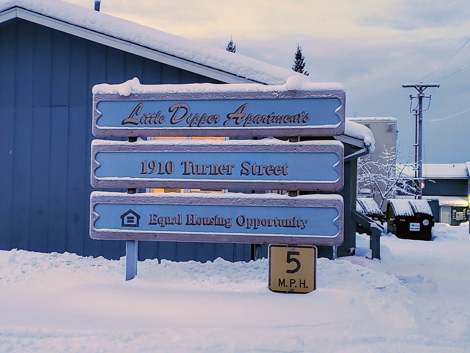 Little Dipper Apartments in Fairbanks, AK - Foto de edificio