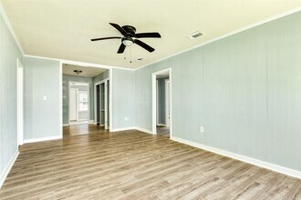 302 W 8th St in Freeport, TX - Building Photo - Building Photo