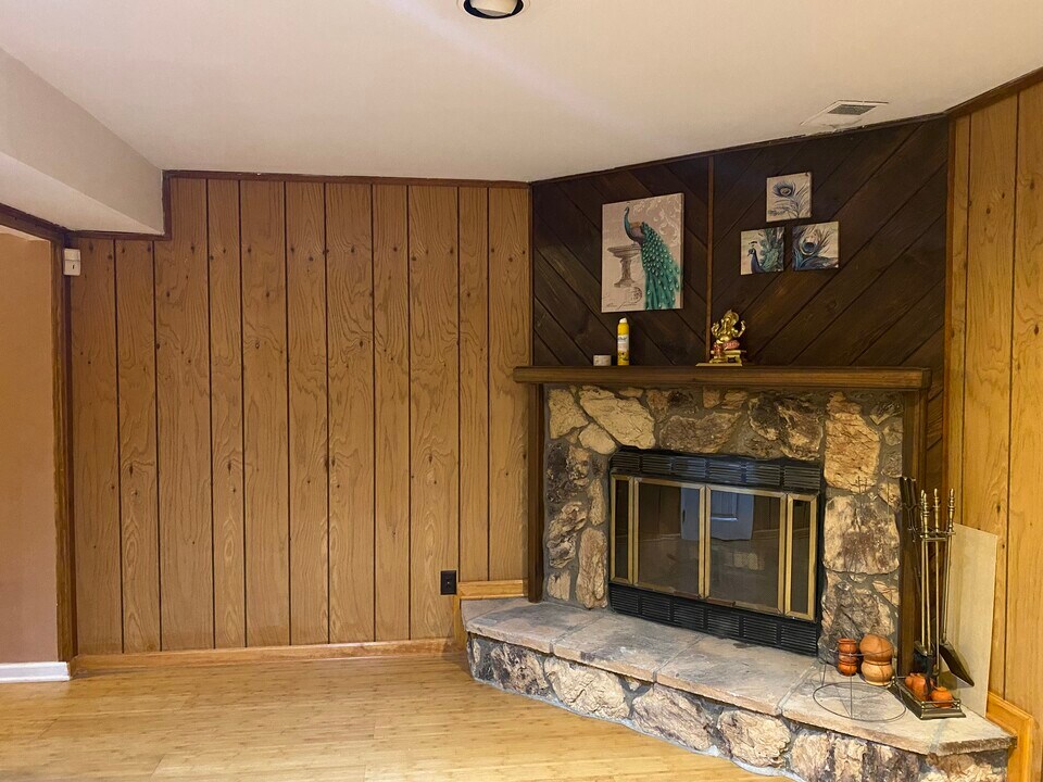 3905 Victoria Ct in Edison, NJ - Building Photo