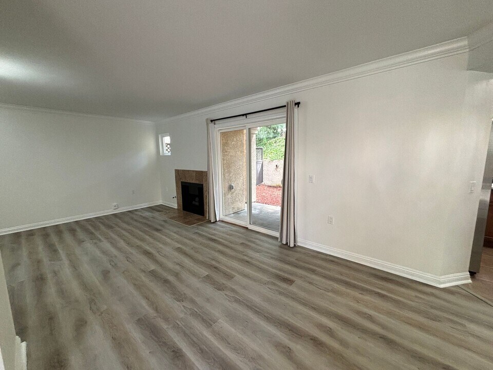 800 Sea Cliff Way in Oceanside, CA - Building Photo