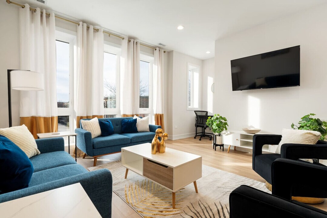 3715 S Giles Ave in Chicago, IL - Building Photo