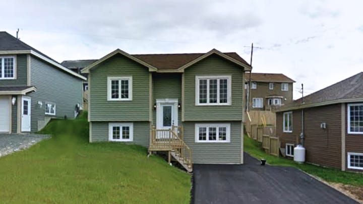135 Mallow Dr in Paradise, NL - Building Photo
