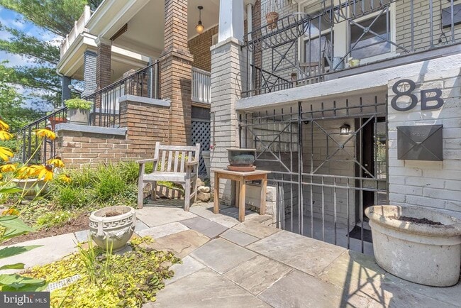 8 Grant Cir NW in Washington, DC - Building Photo - Building Photo