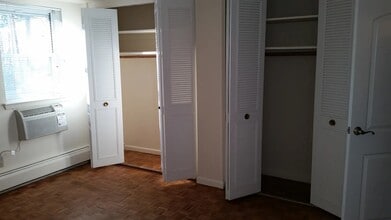 1560 Pollitt Dr in Fair Lawn, NJ - Building Photo - Building Photo