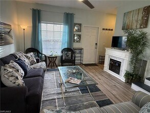 3304 Lisa Ln in Naples, FL - Foto de edificio - Building Photo