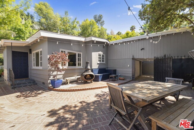 2222 Sunset Crest Dr in Los Angeles, CA - Building Photo - Building Photo