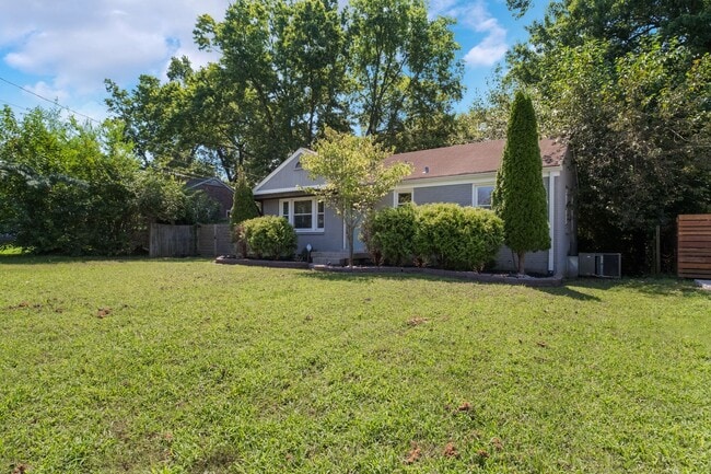 2129 Crystal Dr in Nashville, TN - Building Photo - Building Photo