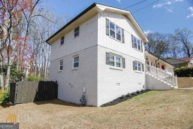 2065 Rock Creek Rd in Buford, GA - Foto de edificio - Building Photo