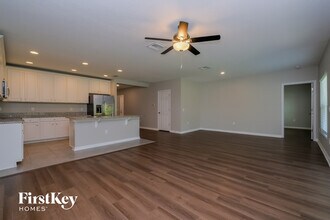 18750 Alfaro Loop in Spring Hill, FL - Foto de edificio - Building Photo