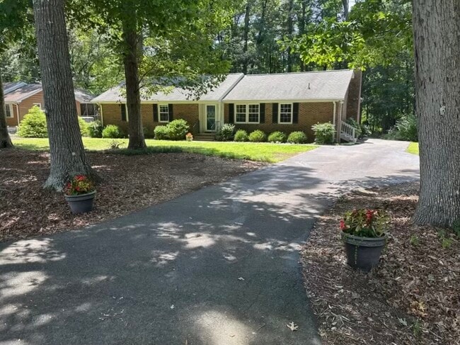 property at 4905 Heritage Dr