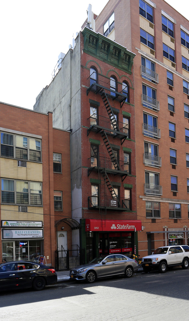 3052 3rd Ave in Bronx, NY - Foto de edificio - Building Photo