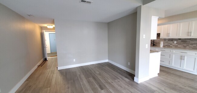 409 NE 85th St, Unit D in Vancouver, WA - Foto de edificio - Building Photo