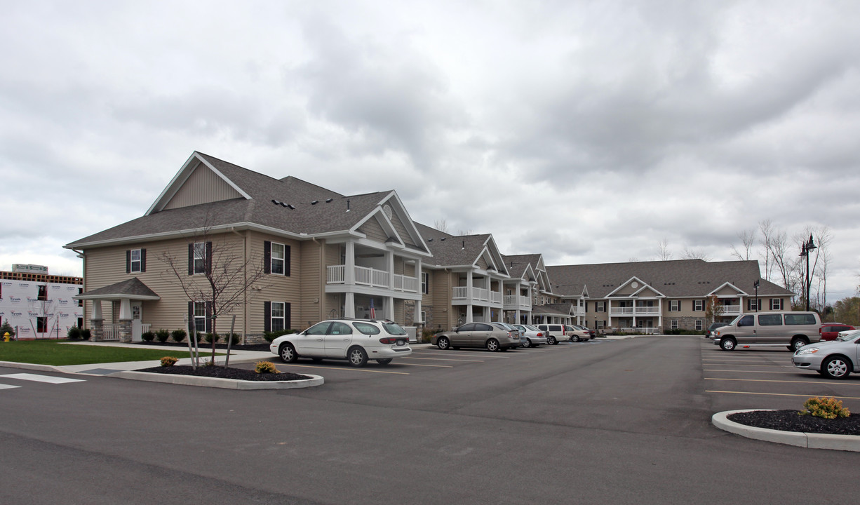 The Legends at North Ponds in Webster, NY - Foto de edificio